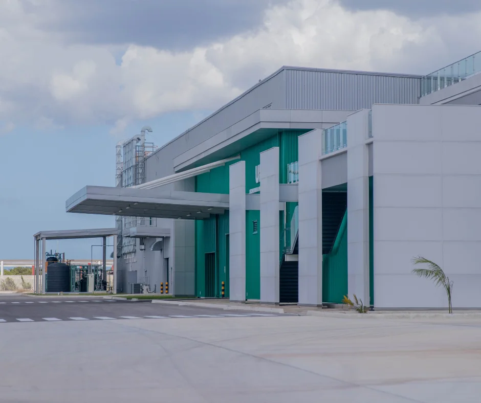 nave industrial de UCM