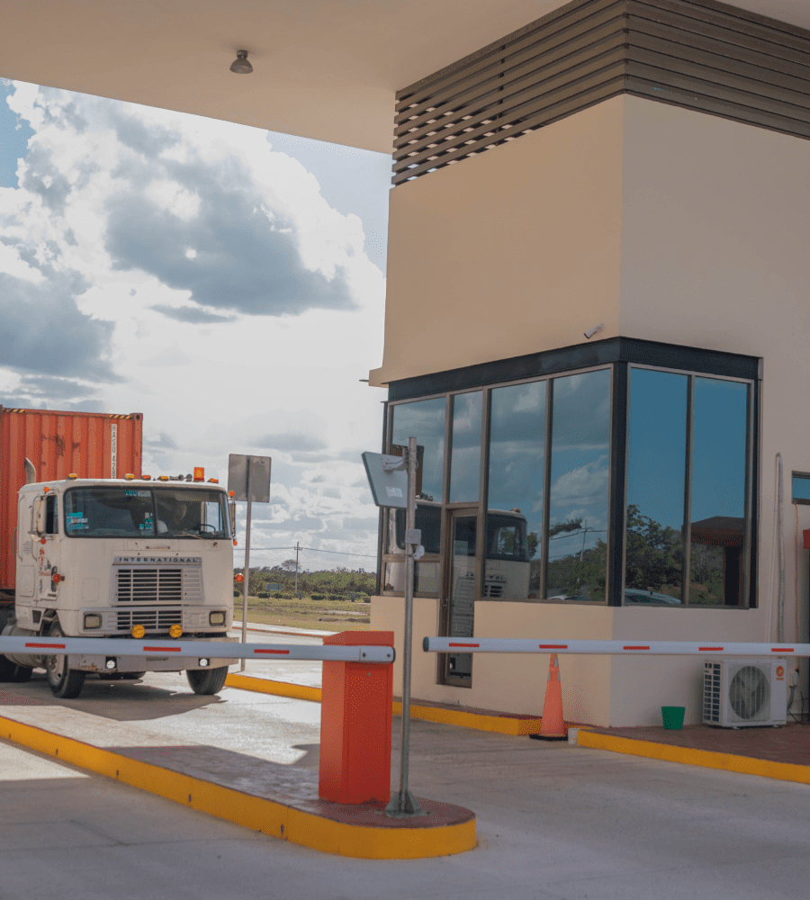 Puesto de control de acceso para vehículos