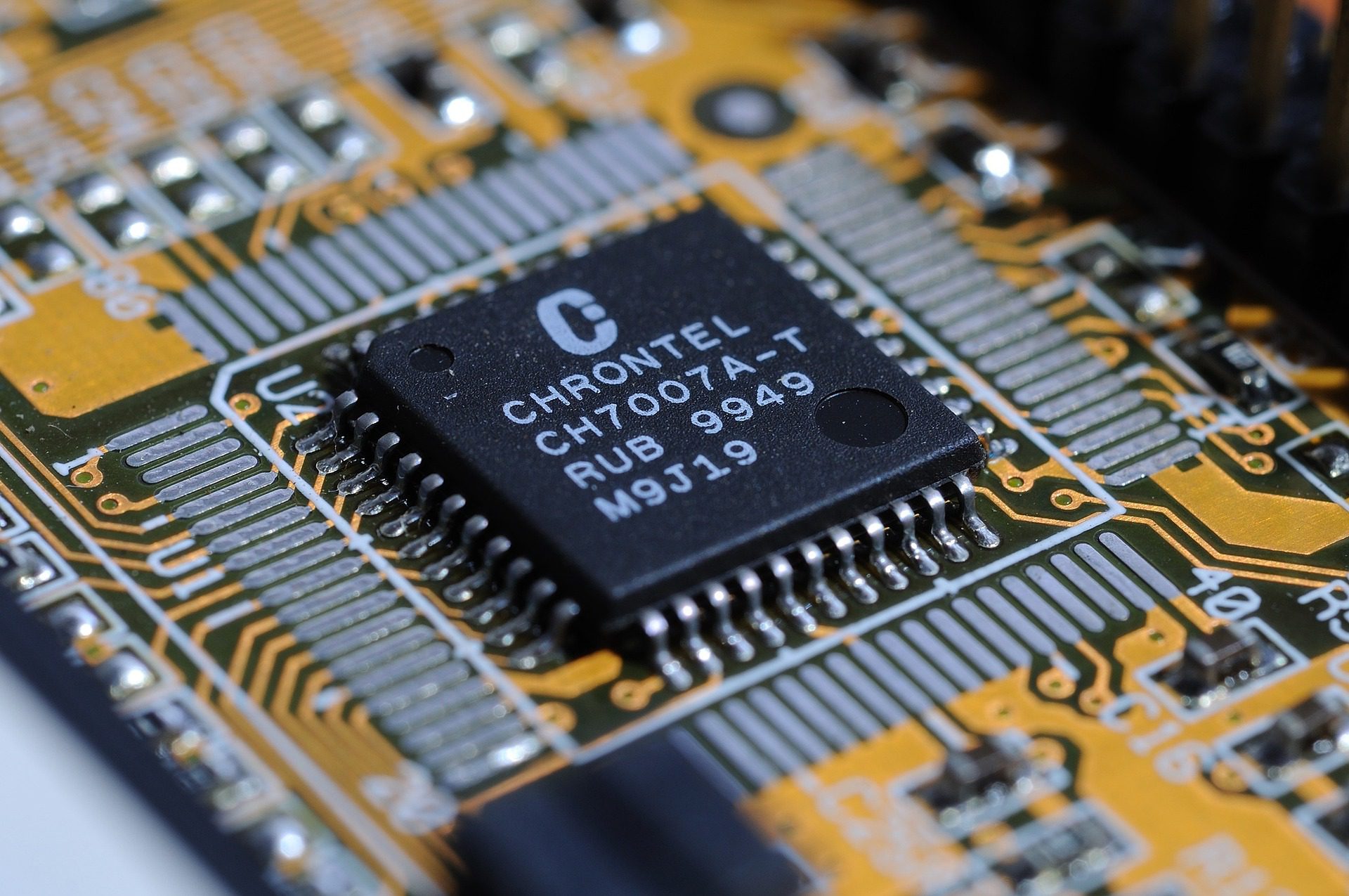 Microchip su scheda elettronica